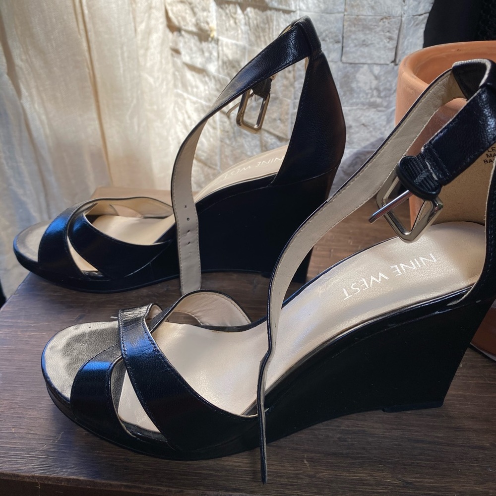 Black nine west wedge sandal size 7